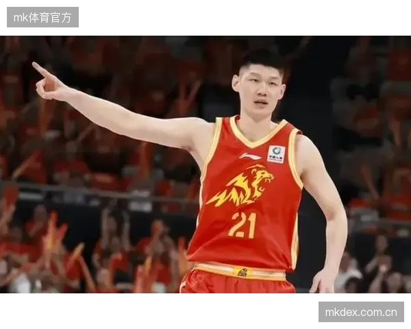 布朗与胡金秋内外线联动，浙江广厦系列赛横扫深圳队晋级总决赛。